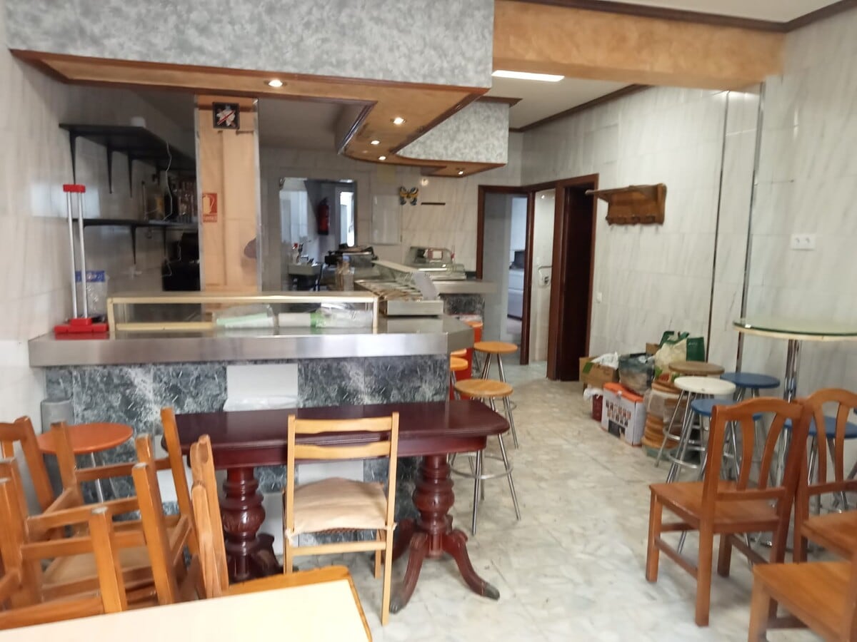 Madrid, MAD 28021 - Unidad Puerta A - - Foto del interior - Image 1 of 7