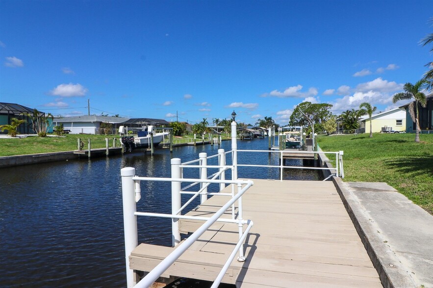 161 Concord Dr NE, Port Charlotte, FL en venta - Foto del edificio - Imagen 3 de 60