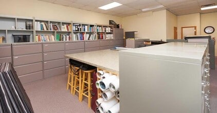 4730 50 St, Red Deer, AB en venta Foto del interior- Imagen 1 de 7