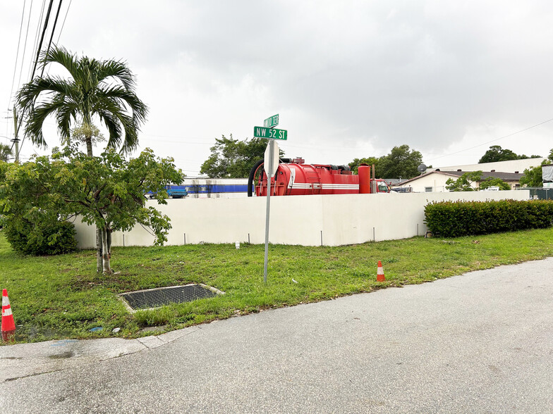 1000 NW 52nd St, Fort Lauderdale, FL en alquiler - Foto del edificio - Imagen 3 de 3