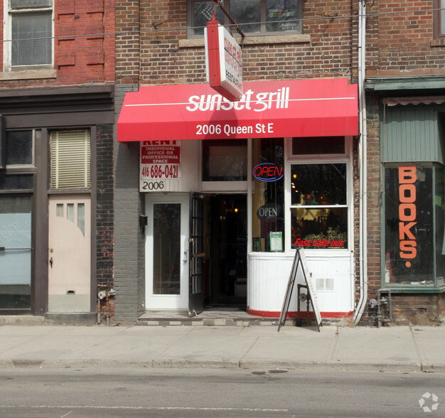 2006 Queen St E, Toronto, ON en venta - Foto del edificio - Imagen 3 de 7