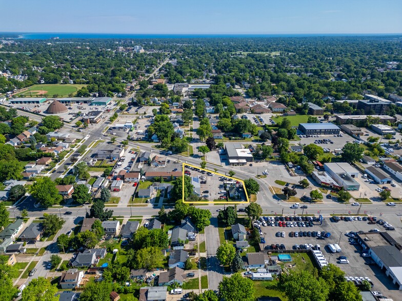 735 Ontario St, Sarnia, ON en venta - Foto del edificio - Imagen 2 de 13