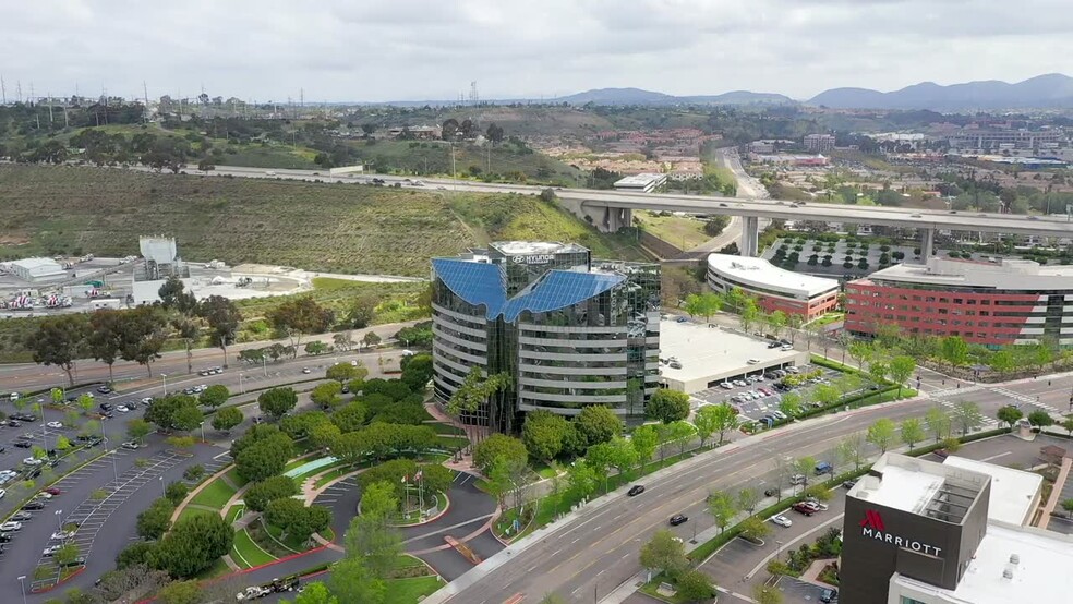 8880 Rio San Diego Dr, San Diego, CA en alquiler - Vídeo aéreo - Imagen 2 de 7