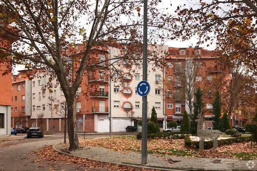 Avenida Fresnos, 25, Torrejón de Ardoz, Madrid en venta - Foto del edificio - Imagen 2 de 2