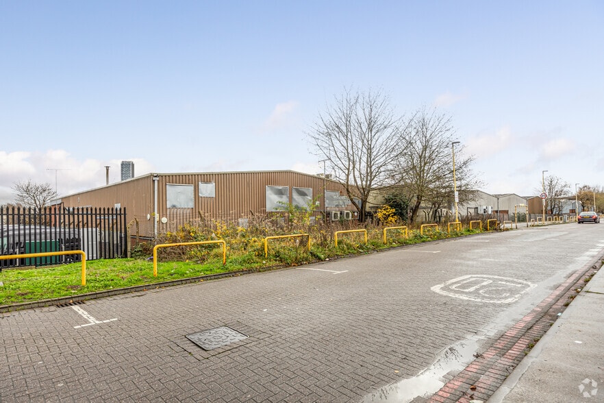30-46 Westwood Park - Concord Rd, London en alquiler - Foto del edificio - Imagen 3 de 4