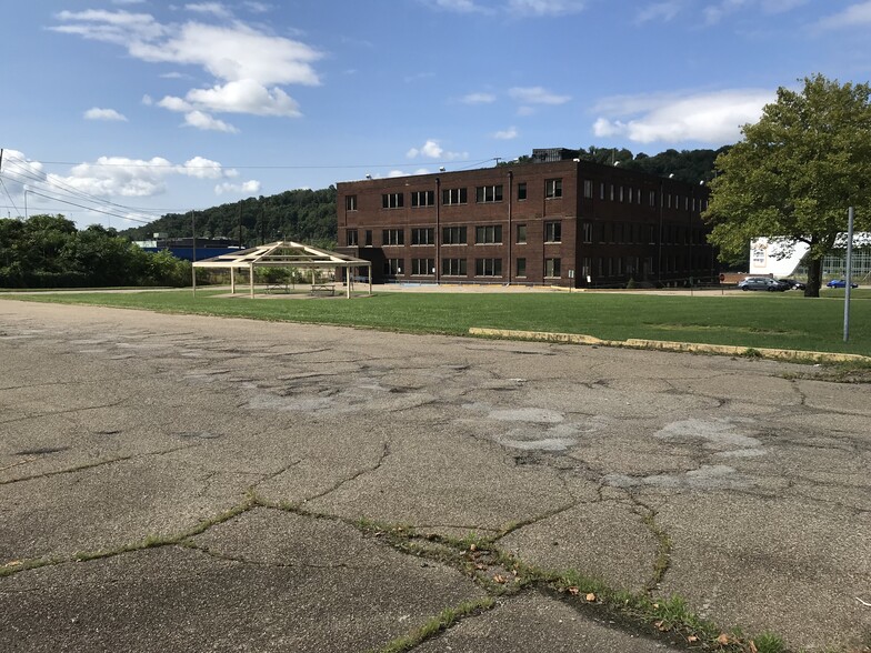 100 Pennsylvania Ave, Weirton, WV en venta - Foto del edificio - Imagen 2 de 19