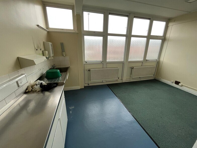 Former Clinic Leek Rd, Stoke On Trent en venta - Foto del interior - Imagen 3 de 12