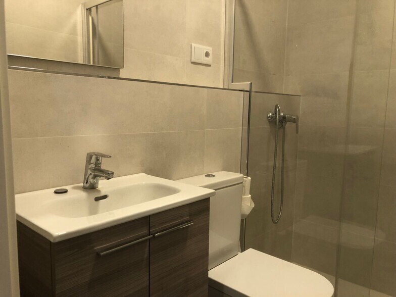 Local en Santiago de Compostela, La Coruna en alquiler - Foto del interior - Imagen 2 de 11