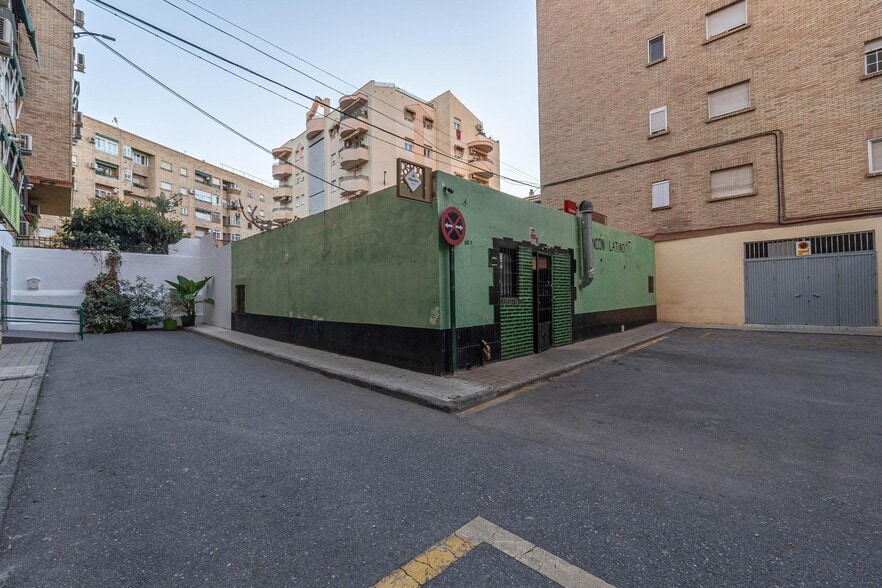 Local en Granada, Granada en venta - Foto del edificio - Imagen 3 de 41
