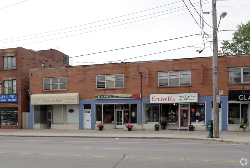 643-651 The Queensway, Toronto, ON en alquiler - Foto del edificio - Imagen 2 de 3