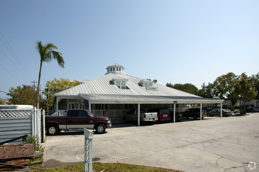 1342 Colonial Blvd, Fort Myers, FL en venta - Foto del edificio - Imagen 3 de 4