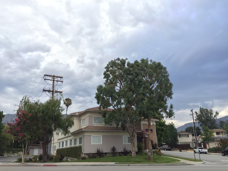 1433 Foothill Blvd, La Canada Flintridge, CA en alquiler - Foto del edificio - Imagen 3 de 5