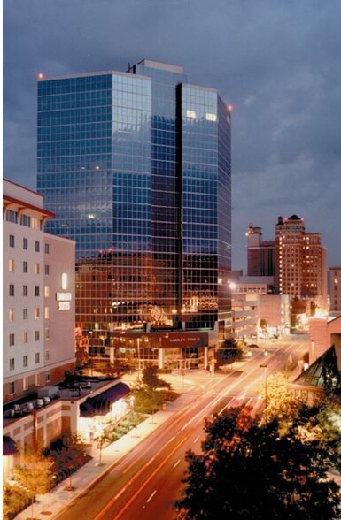 500 Lee St E, Charleston, WV en alquiler - Foto del edificio - Imagen 1 de 21