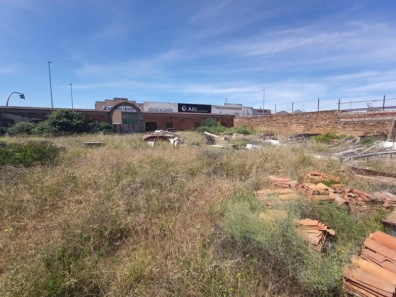 Terreno en Cáceres en venta - Foto del edificio - Imagen 3 de 7