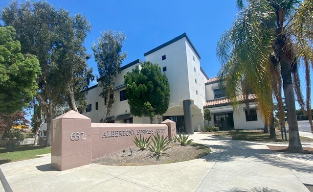 637 E Albertoni St, Carson, CA en alquiler - Foto del edificio - Imagen 2 de 12