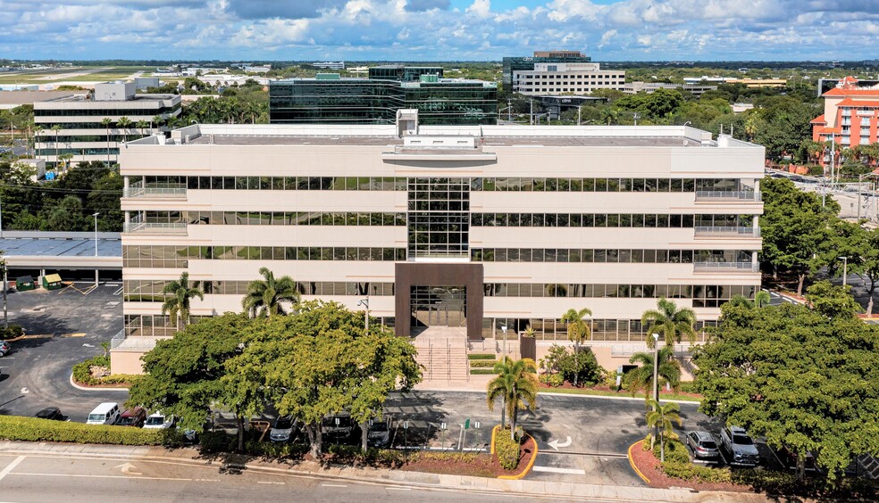 200 W Cypress Creek Rd, Fort Lauderdale, FL en alquiler - Foto del edificio - Imagen 1 de 2