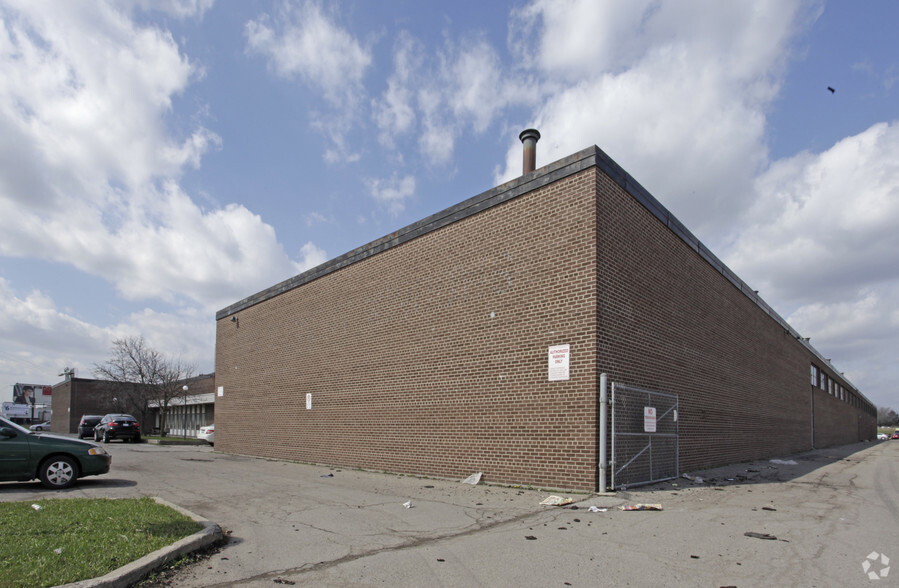 1810 Steeles Ave E, Brampton, ON en alquiler - Foto principal - Imagen 1 de 2