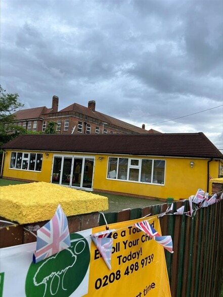 157-159 St. Barnabas Rd, Woodford Green en alquiler - Foto del edificio - Imagen 3 de 13