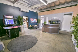 14723-14825 Oxnard St, Van Nuys, CA en alquiler Foto del interior- Imagen 1 de 14