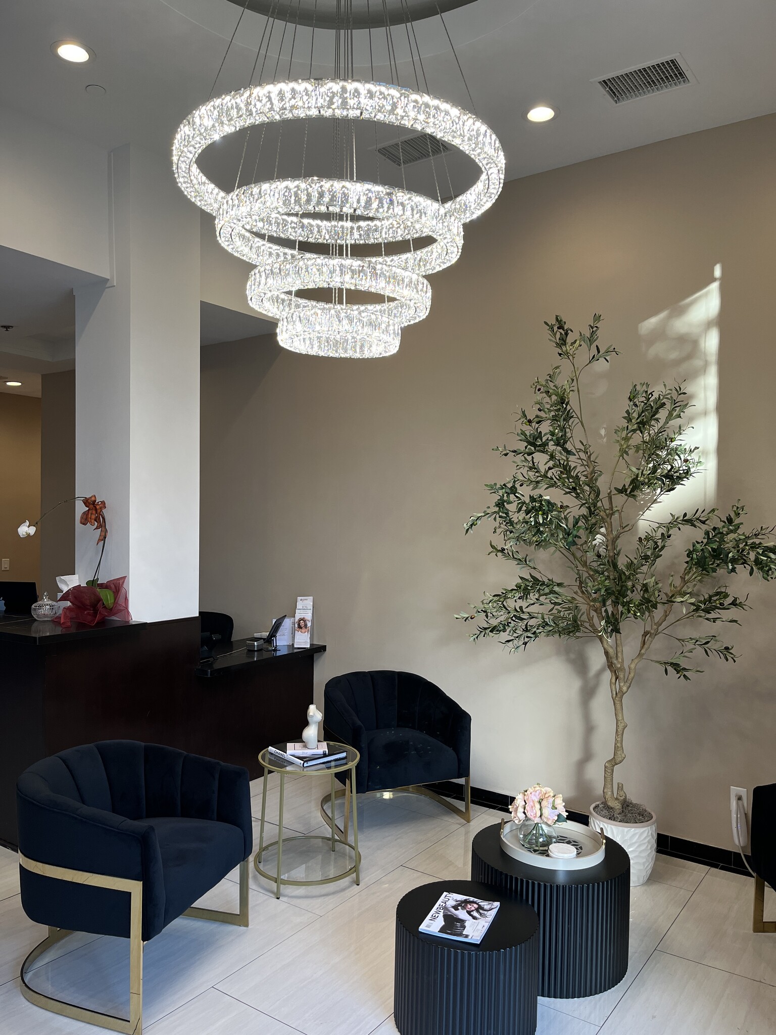 50 N La Cienega Blvd, Beverly Hills, CA en alquiler Lobby- Imagen 1 de 12