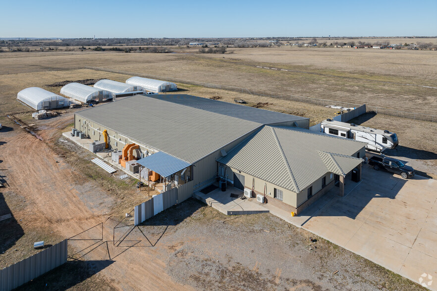 969 Pikes Peak Rd, Chickasha, OK en venta - Foto del edificio - Imagen 1 de 26