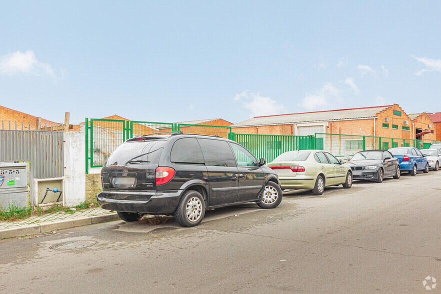 Calle Jacinto Benavente, 7-9, Paracuellos de Jarama, Madrid en venta - Foto del edificio - Imagen 2 de 2