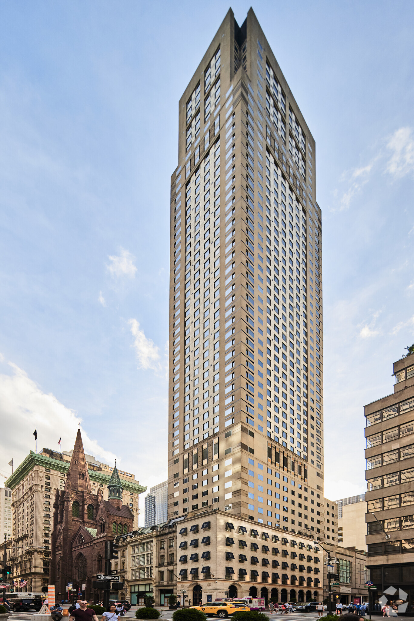 712 Fifth Ave, New York, NY en alquiler Foto del edificio- Imagen 1 de 19