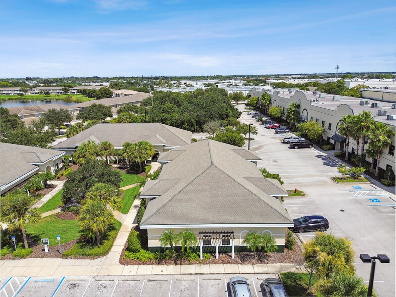 8258 118th Ave N, Largo, FL en venta - Foto del edificio - Imagen 3 de 30