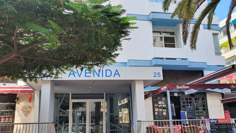Avenida Familia de Betancourt y Molina, 25 000, Puerto de la Cruz, Santa Cruz de Tenerife en venta Foto del edificio- Imagen 1 de 17