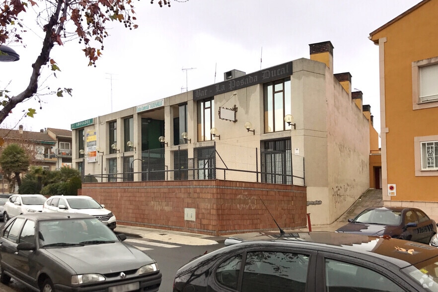 Local en Valdemorillo, Madrid en venta - Foto del edificio - Imagen 2 de 4