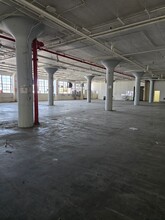 1717 Troutman St, Flushing, NY en alquiler Foto del interior- Imagen 1 de 7