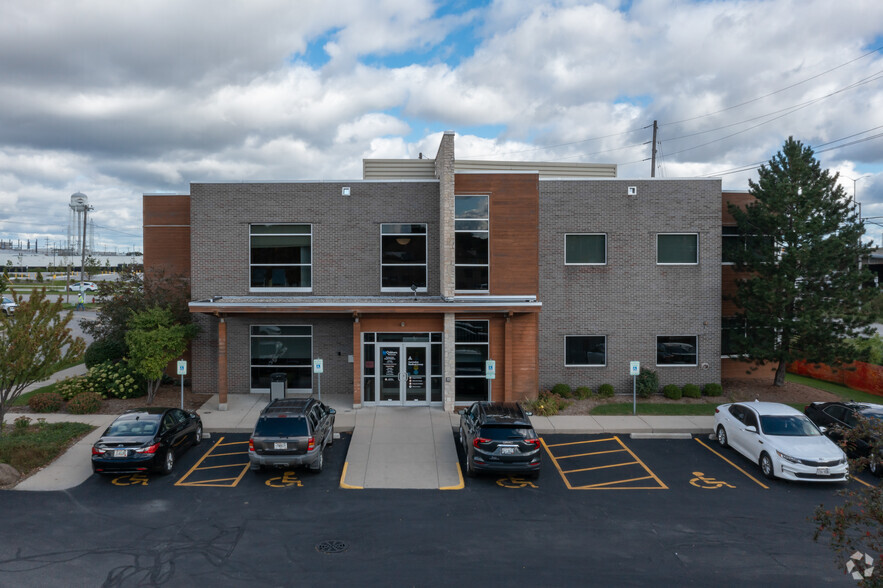 3040 N 117th St, Wauwatosa, WI en alquiler - Foto del edificio - Imagen 3 de 9