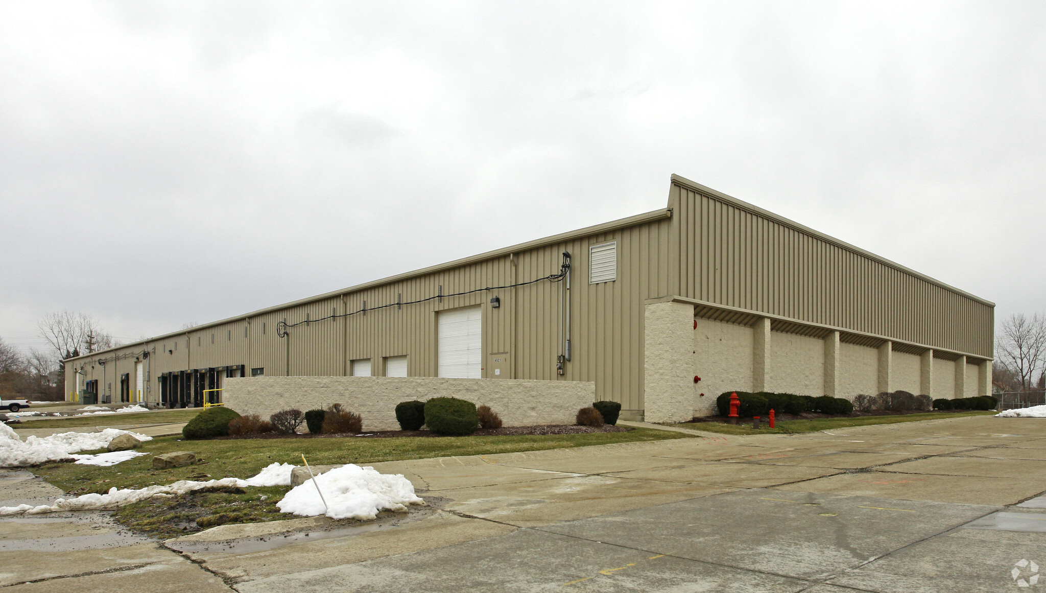 4517-4521 Industrial Pky, Cleveland, OH en alquiler Foto principal- Imagen 1 de 5