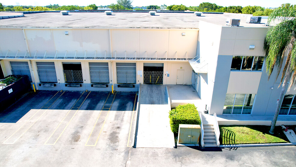 2980 NW 108th Ave, Miami, FL en alquiler - Foto del edificio - Imagen 1 de 6