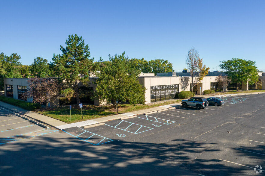 15000 N Commerce Dr, Dearborn, MI en alquiler - Foto del edificio - Imagen 3 de 6