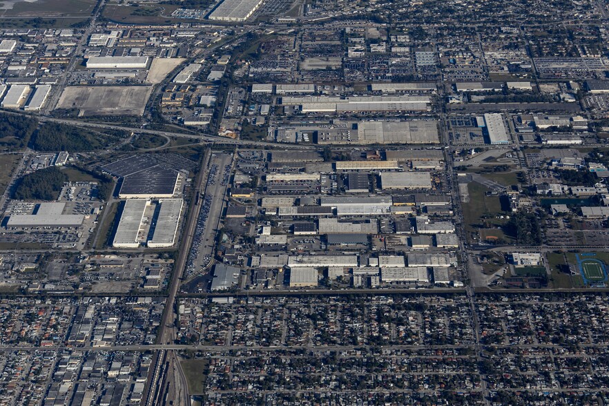 11400 NW 32nd Ave, Miami, FL en alquiler - Foto del edificio - Imagen 2 de 7