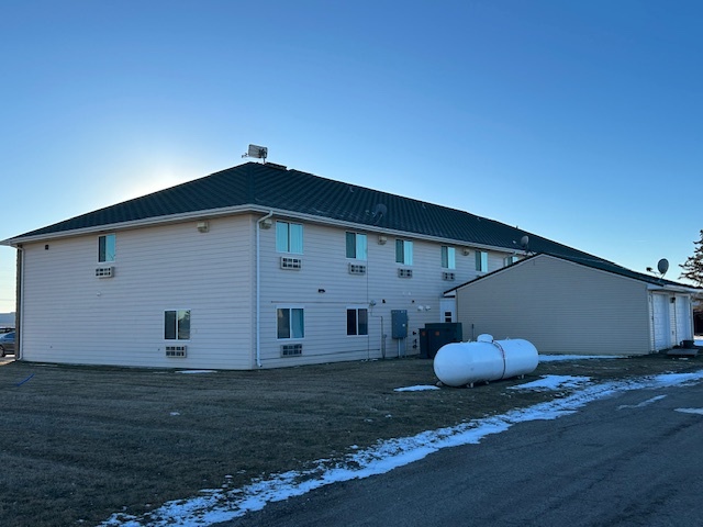 1007 11th St E, Bottineau, ND en venta - Foto del edificio - Imagen 2 de 4