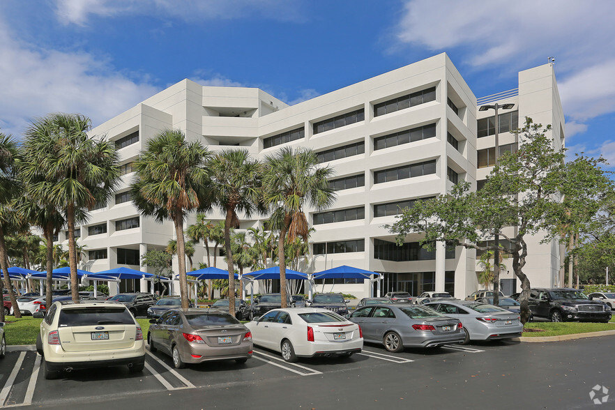 7200 Corporate Center Dr, Miami, FL en alquiler - Foto del edificio - Imagen 3 de 22