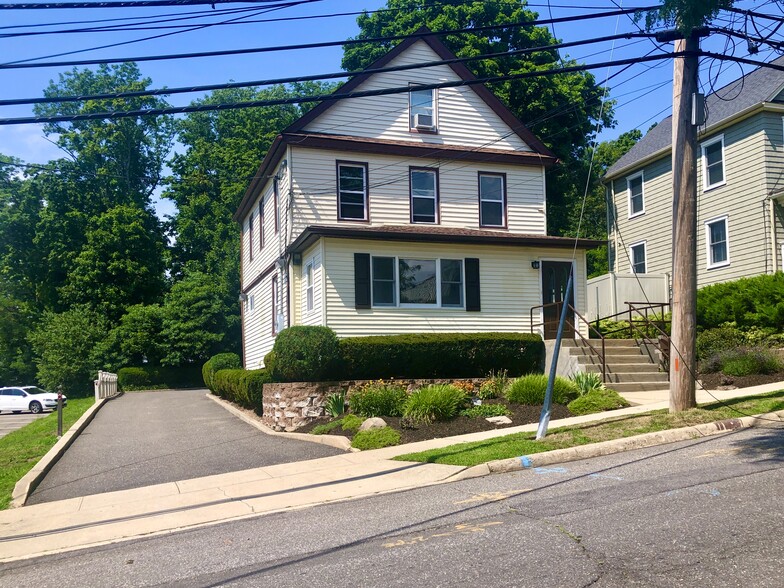 51 Elm St, Huntington, NY en alquiler - Foto del edificio - Imagen 1 de 36