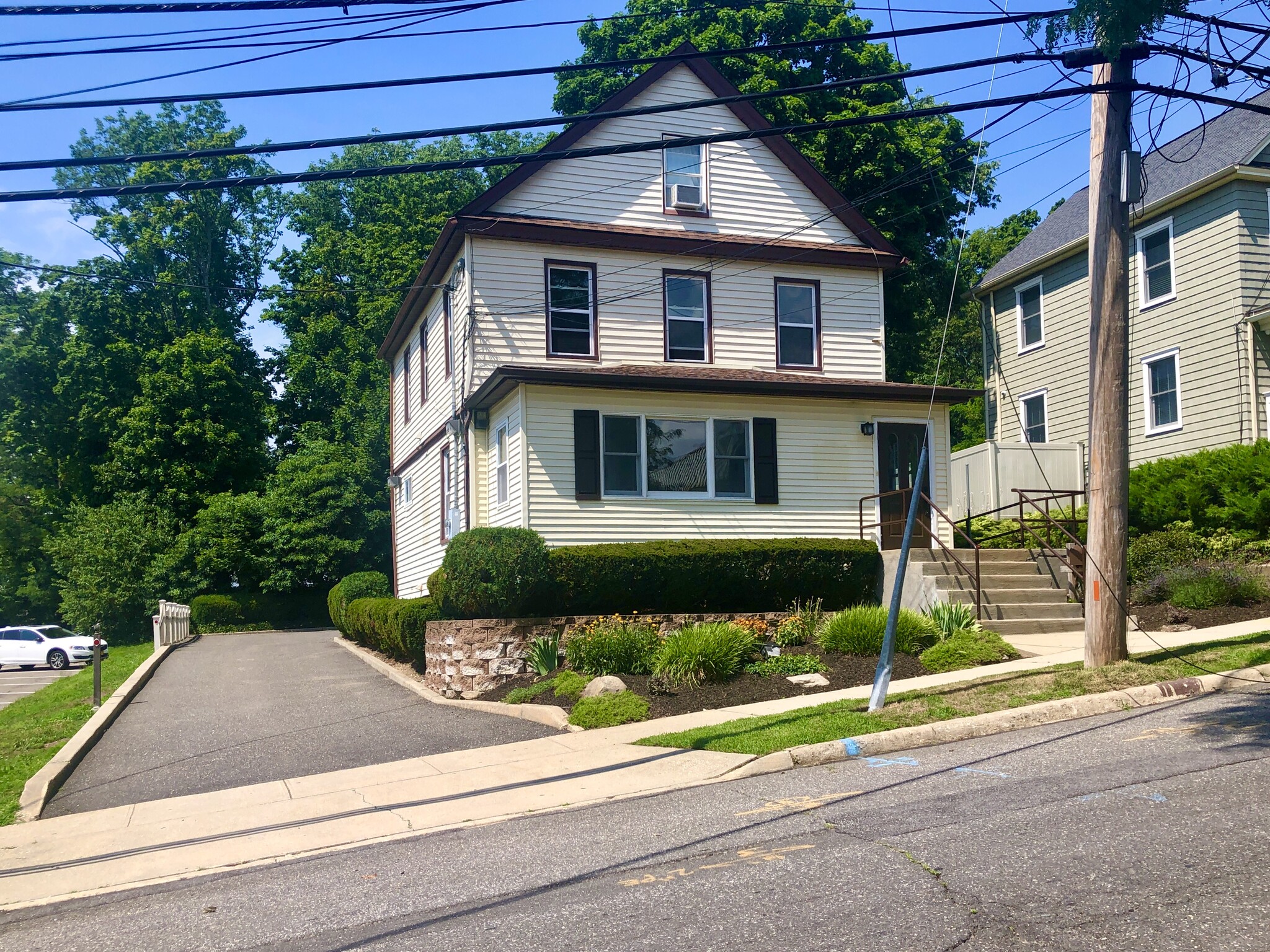 51 Elm St, Huntington, NY en alquiler Foto del edificio- Imagen 1 de 37