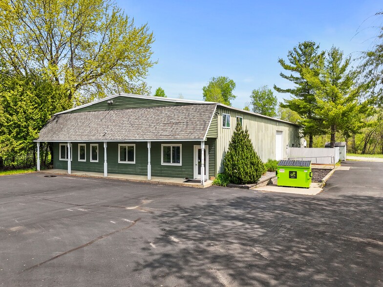 9435 E Cherry Bend Rd, Traverse City, MI en venta - Foto del edificio - Imagen 2 de 10