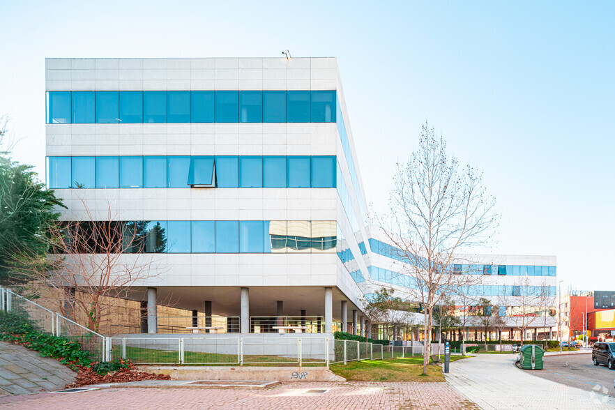 Avenida De Bruselas, 13, Alcobendas, Madrid en alquiler - Foto del edificio - Imagen 3 de 5