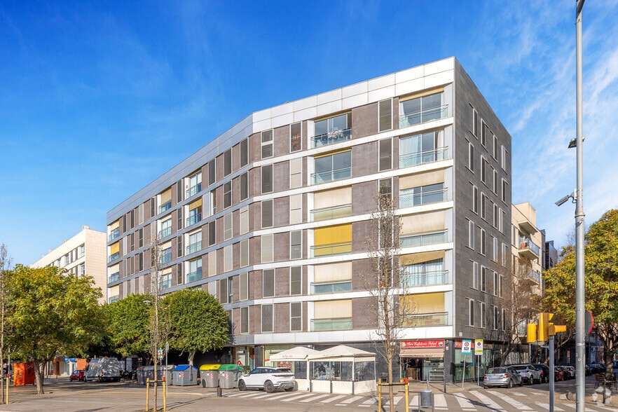 Edificio residencial en L'Hospitalet de Llobregat, Barcelona en venta - Foto principal - Imagen 1 de 1