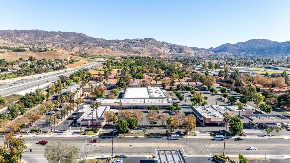 2408-2480 Stearns St, Simi Valley, CA en alquiler - Foto del edificio - Imagen 1 de 4