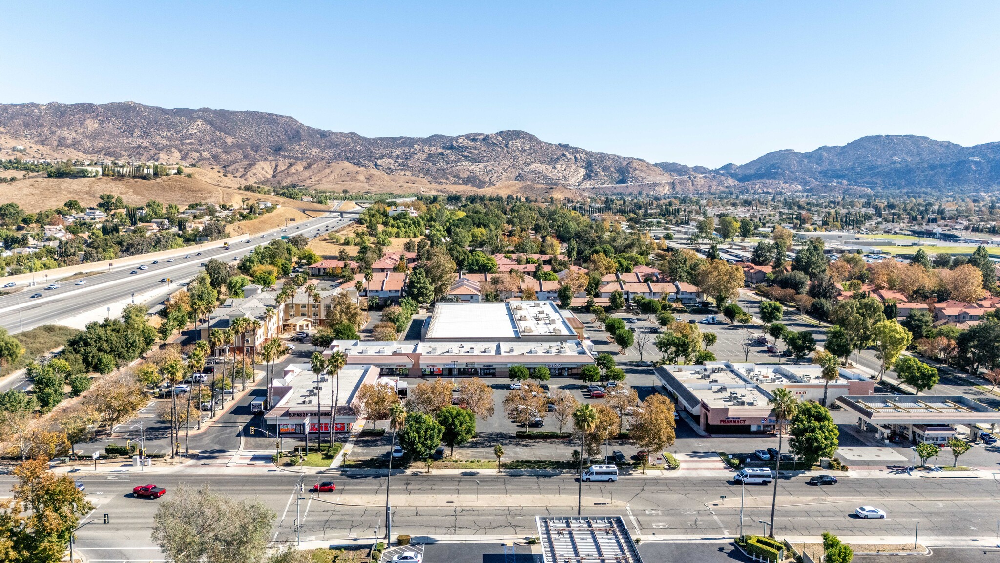 2408-2480 Stearns St, Simi Valley, CA en alquiler Foto del edificio- Imagen 1 de 5