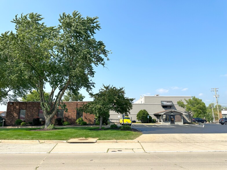 2202 Harlem Rd, Loves Park, IL en venta - Foto del edificio - Imagen 1 de 19