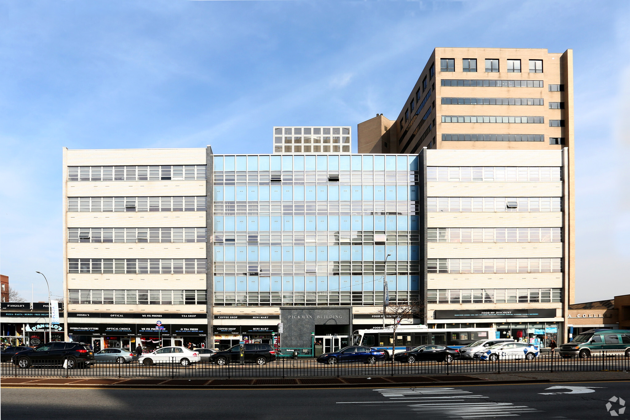 11821 Queens Blvd, Forest Hills, NY en alquiler Foto del edificio- Imagen 1 de 6