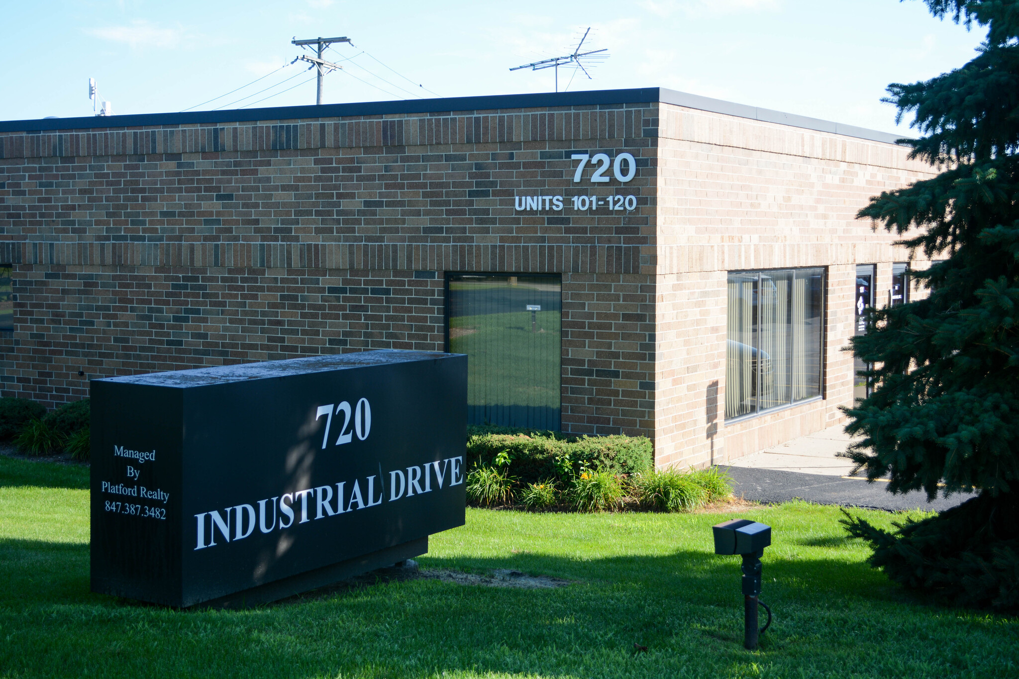 720 Industrial Dr, Cary, IL en alquiler Foto del edificio- Imagen 1 de 6