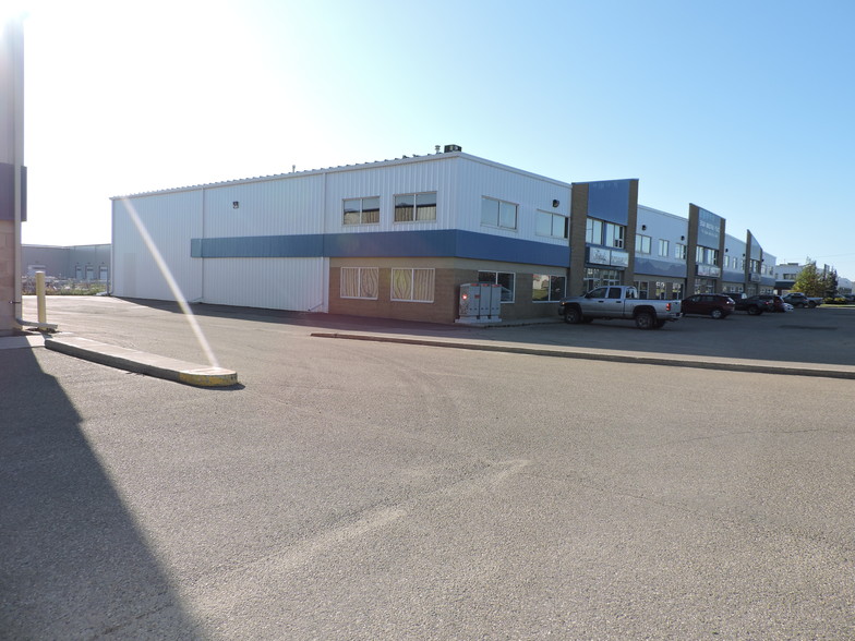 7703 Edgar Industrial Dr, Red Deer, AB en alquiler - Foto del edificio - Imagen 3 de 8