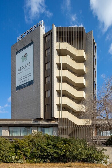 Carrer de Frederic Mompou, 3, Sant Just Desvern, Barcelona en alquiler - Foto del edificio - Imagen 3 de 5